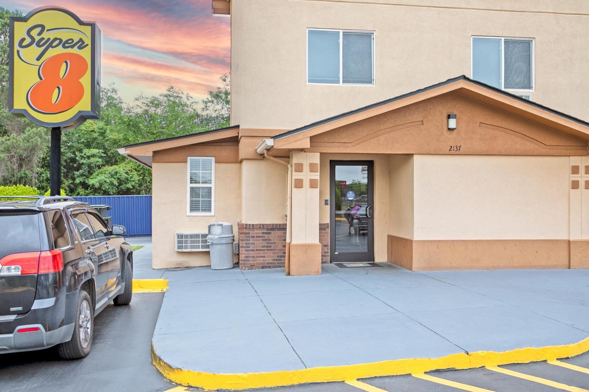 Super 8 By Wyndham Augusta Ft Eisenhower Area Exterior foto