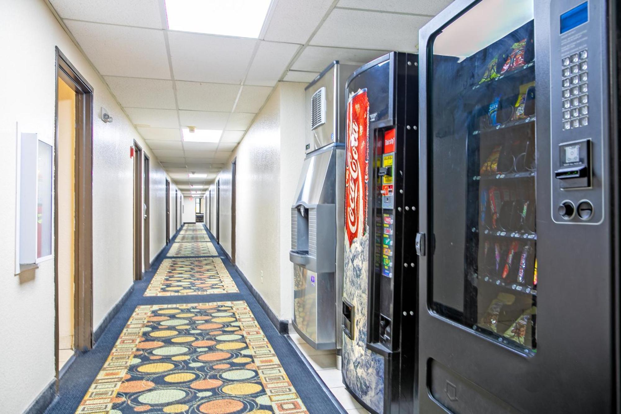 Super 8 By Wyndham Augusta Ft Eisenhower Area Exterior foto