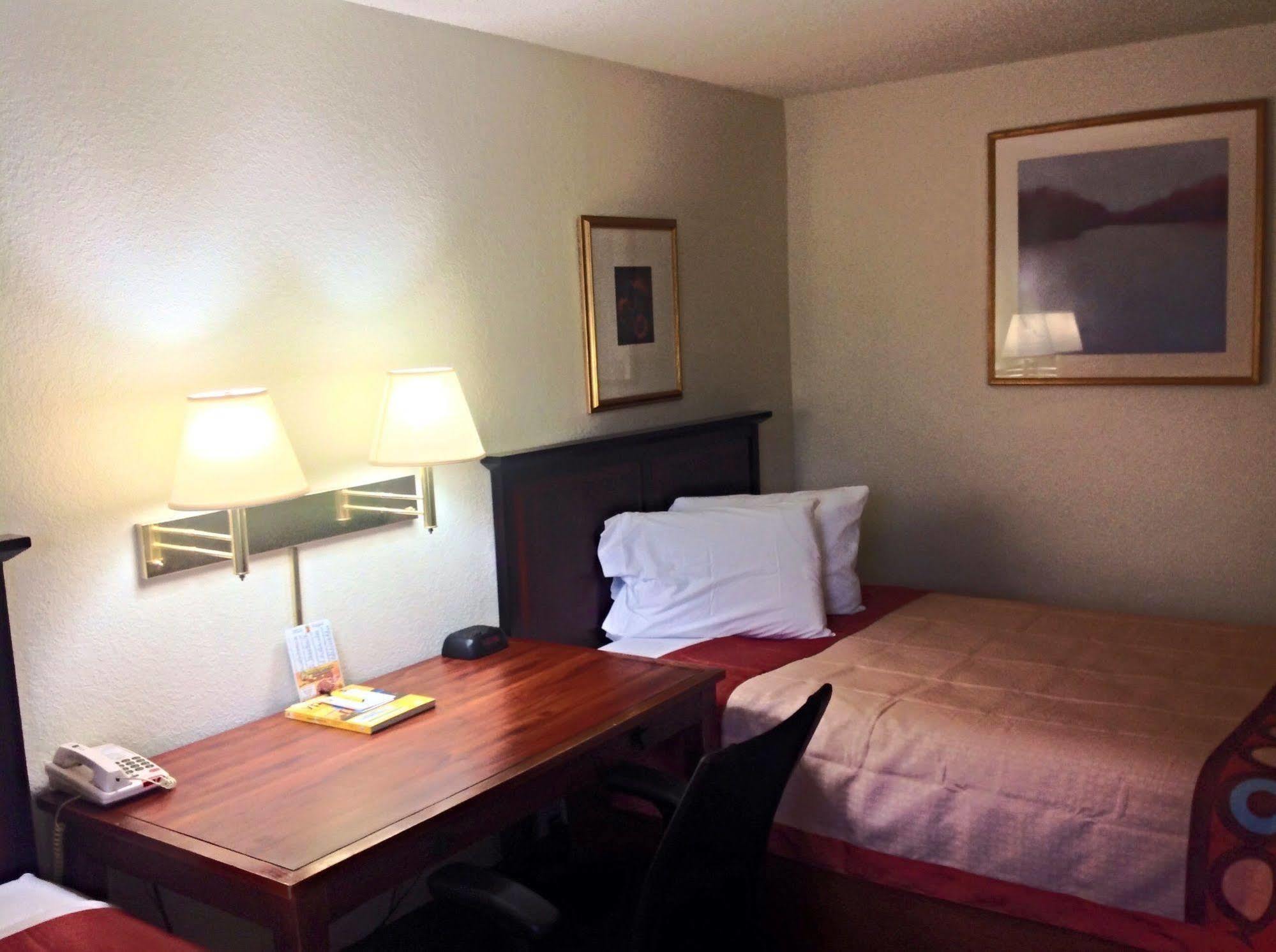 Super 8 By Wyndham Augusta Ft Eisenhower Area Exterior foto